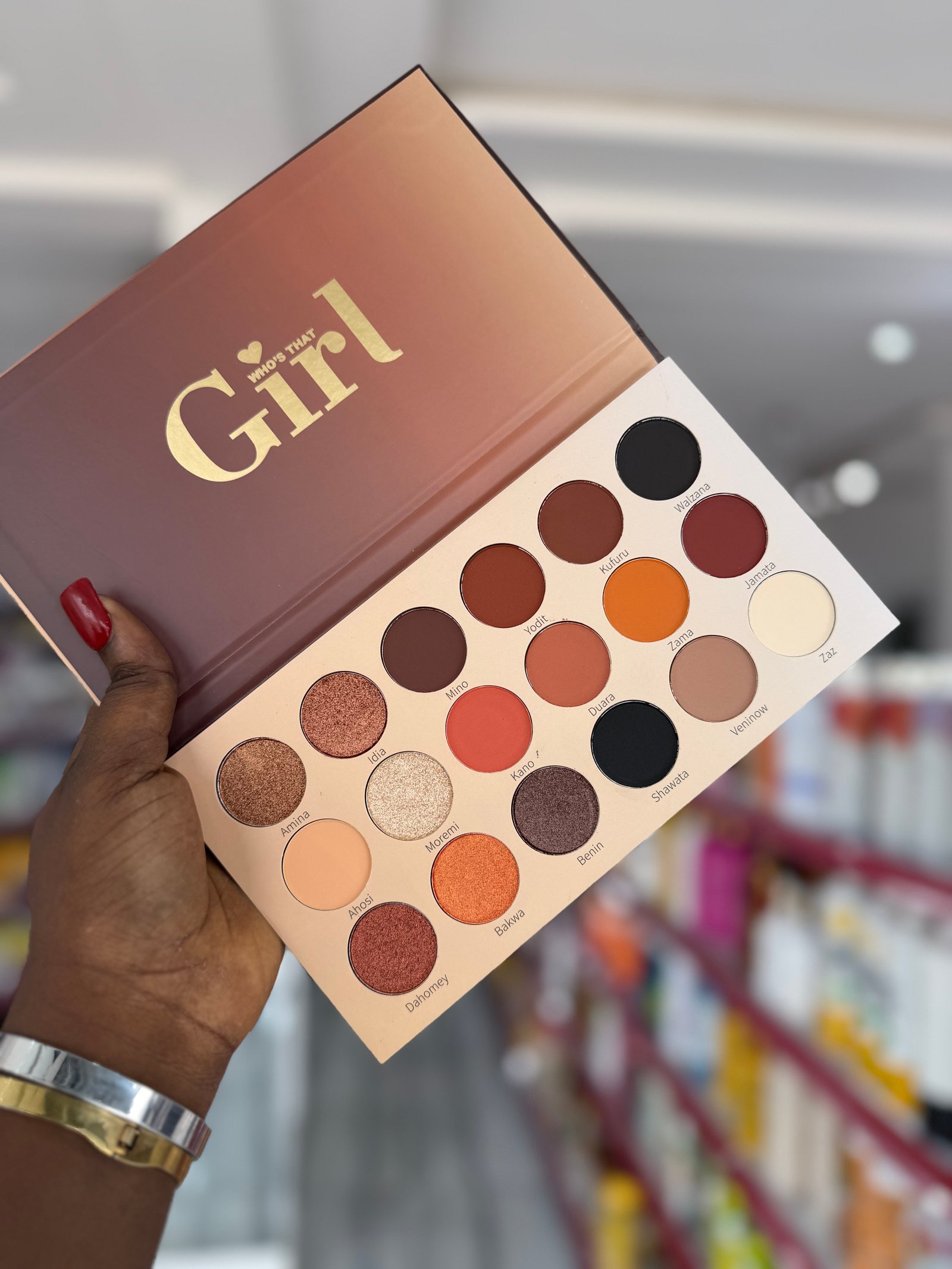Girl eyeshadow pallet nude 
