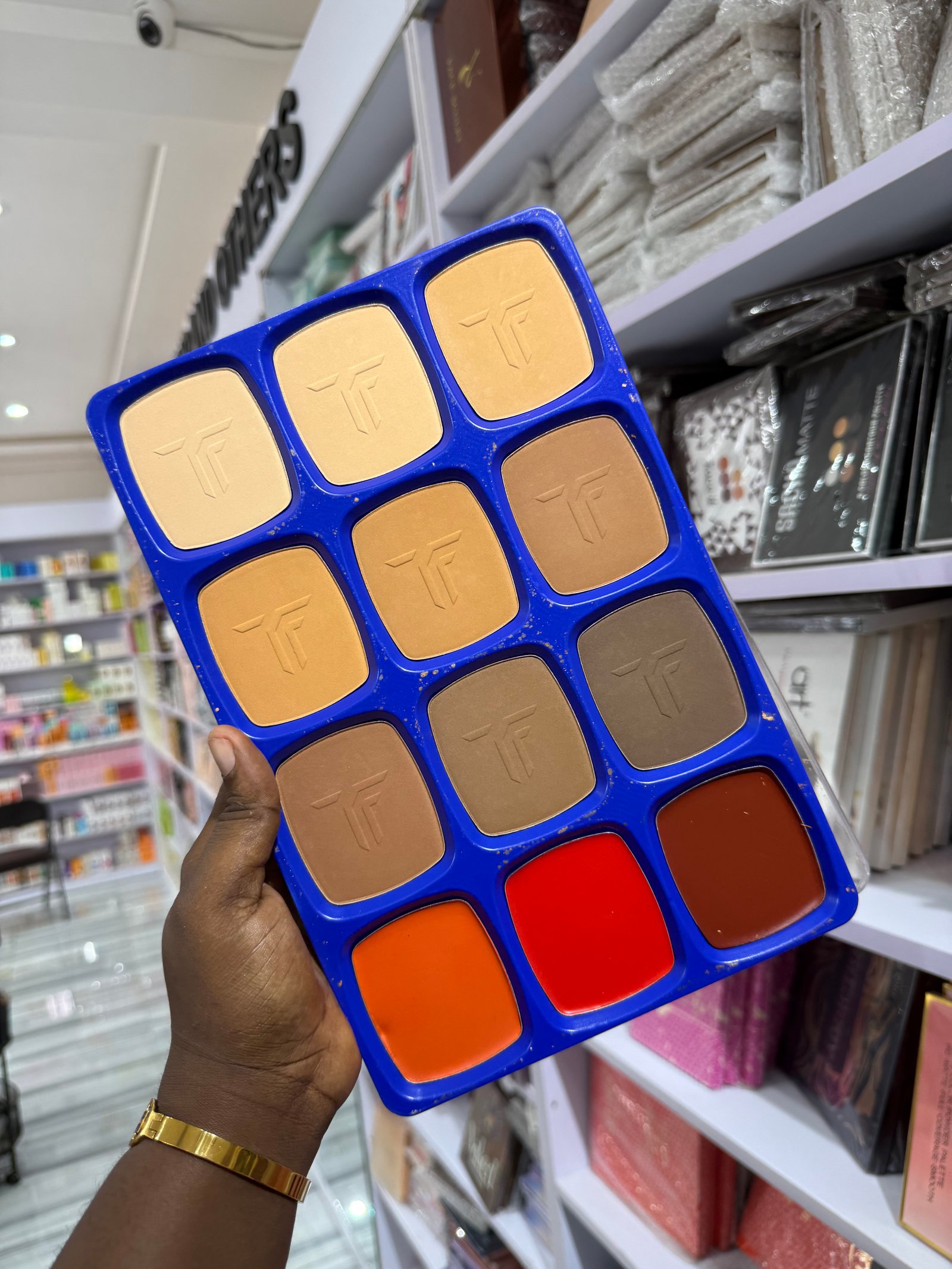 Flawless powder pallet with blush 