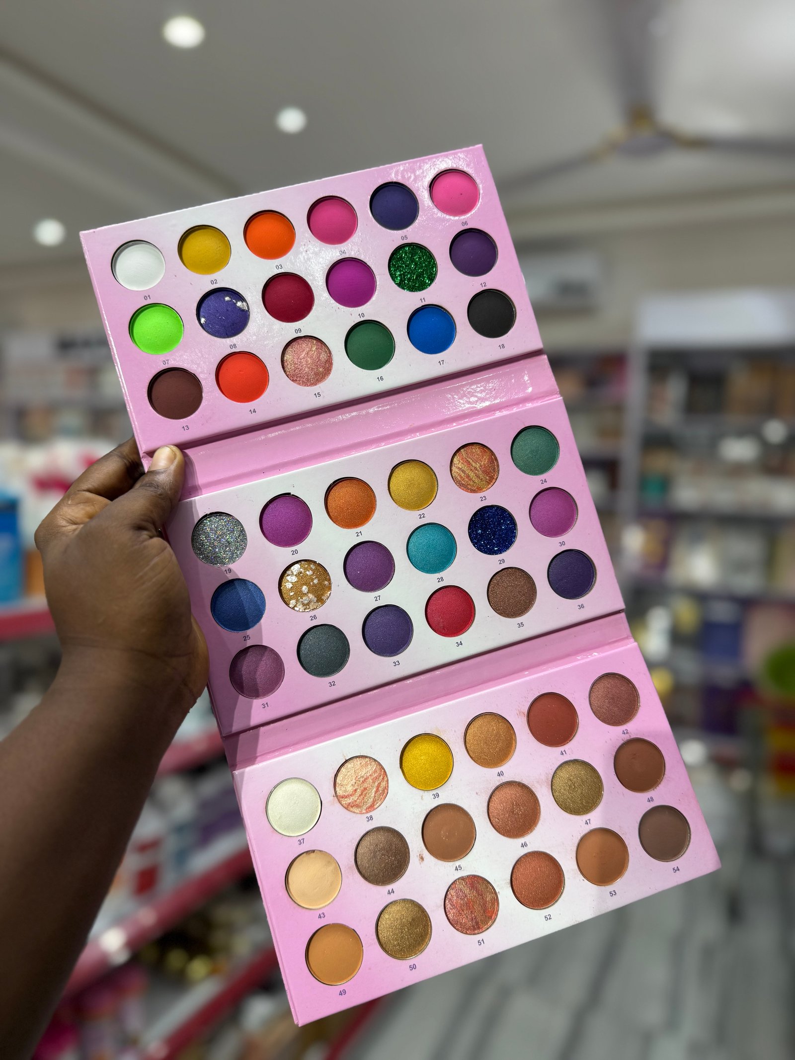 Adventure eyeshadow pallet 