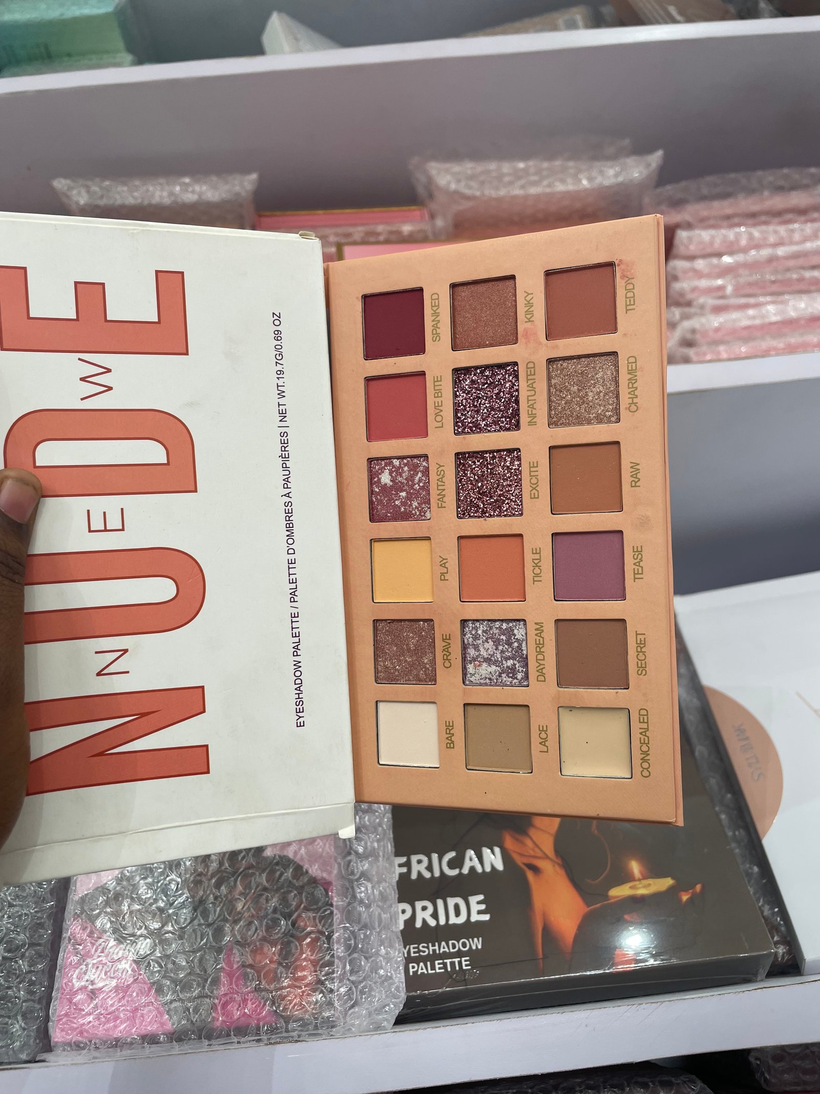 Nude eyeshadow pallet 