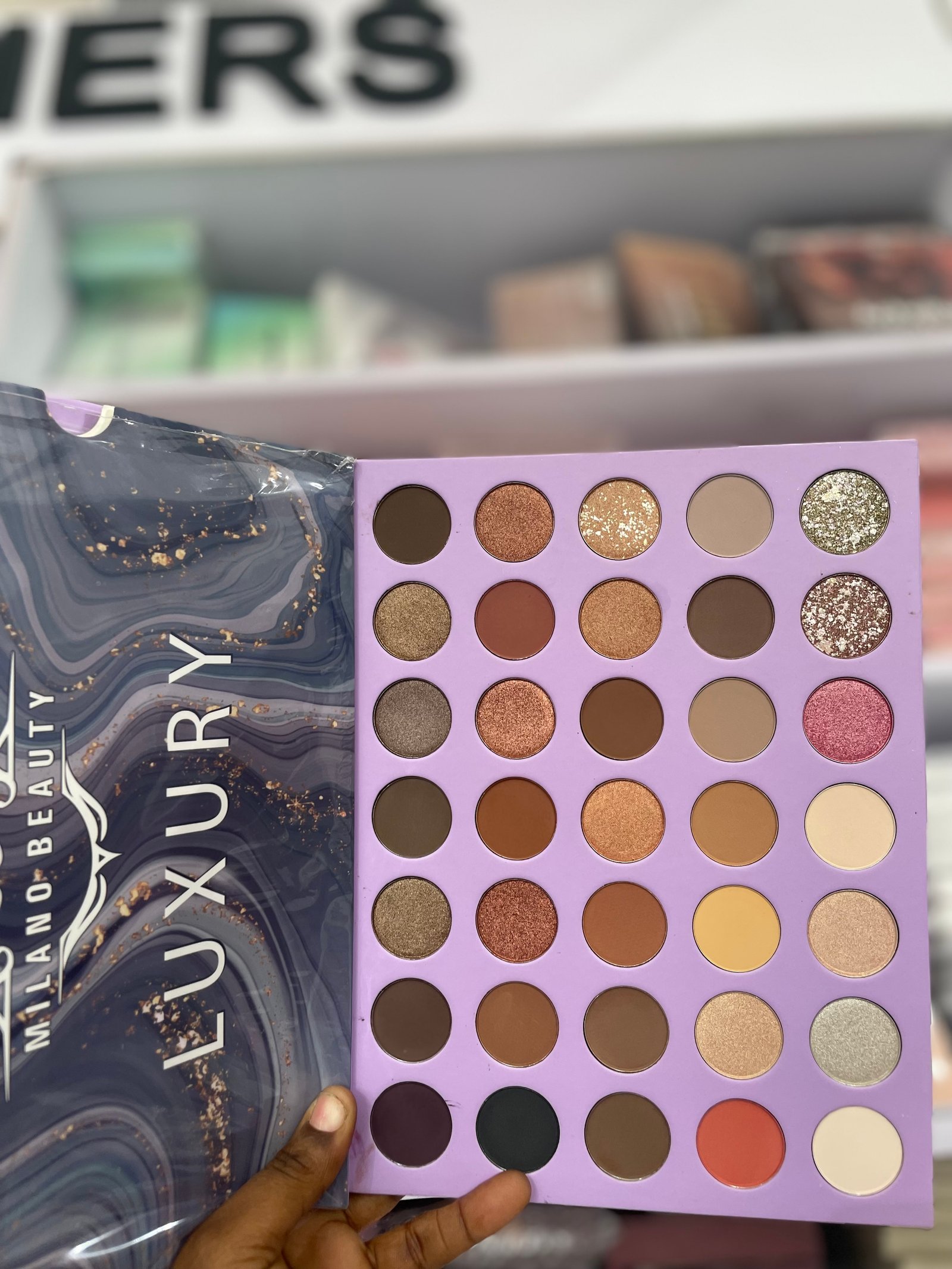 Milano beauty eyeshadow pallet 