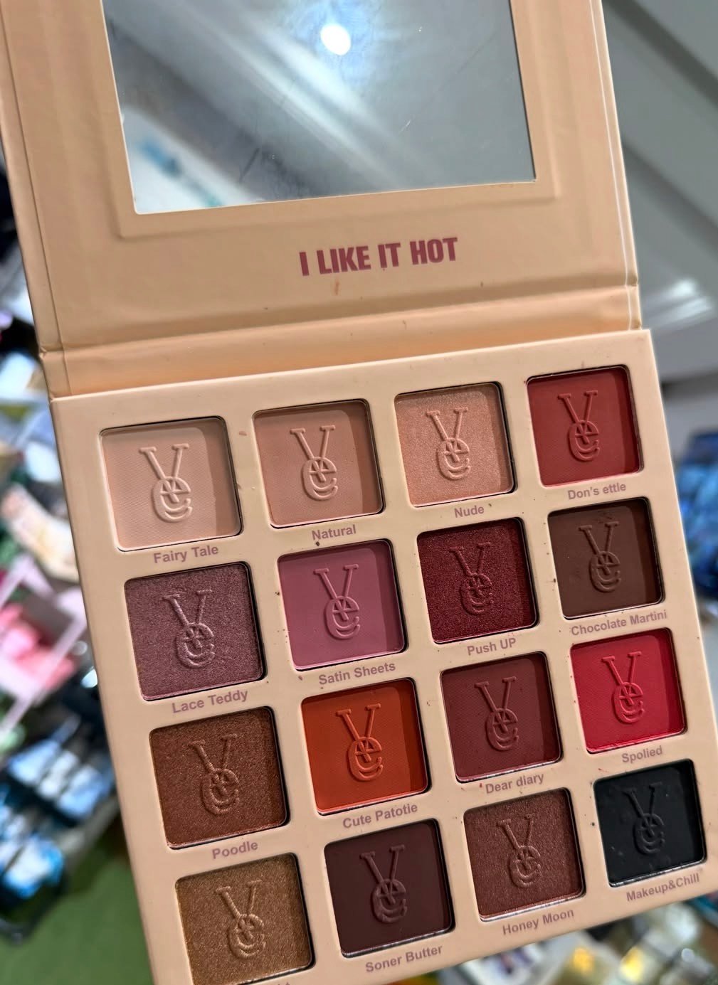 Vee I like it hot eyeshadow pallet 