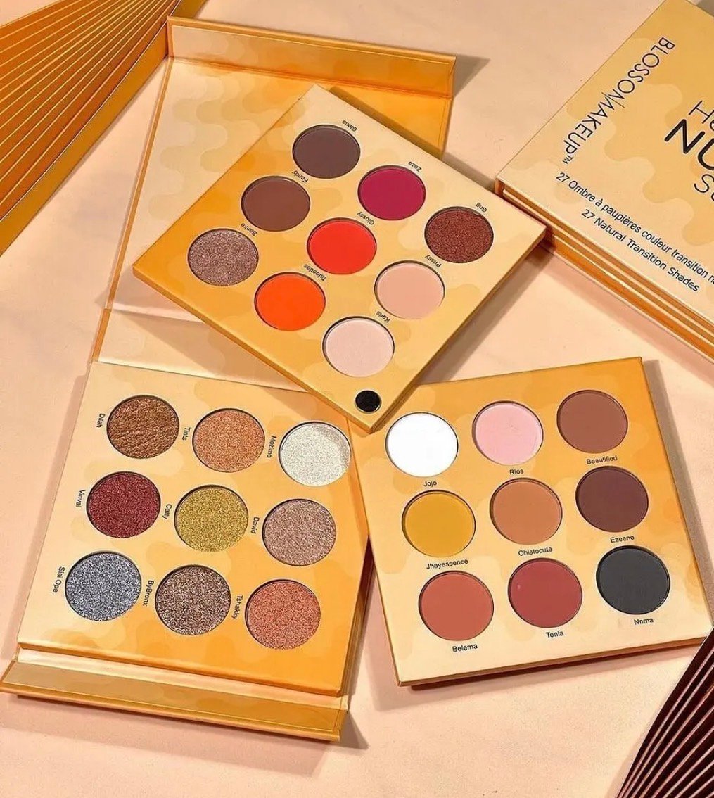 Her nude story eyeshadow pallet 