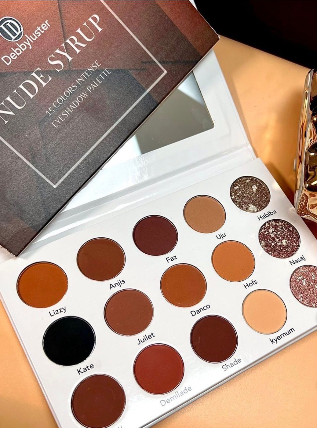 Debbyluster eyeshadow pallet 