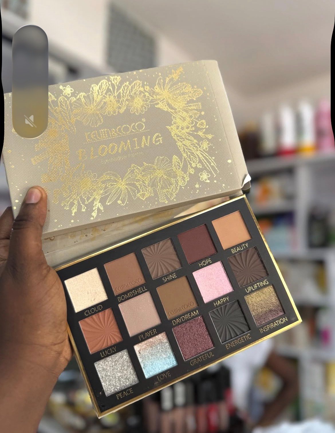 Blooming eyeshadow pallet 