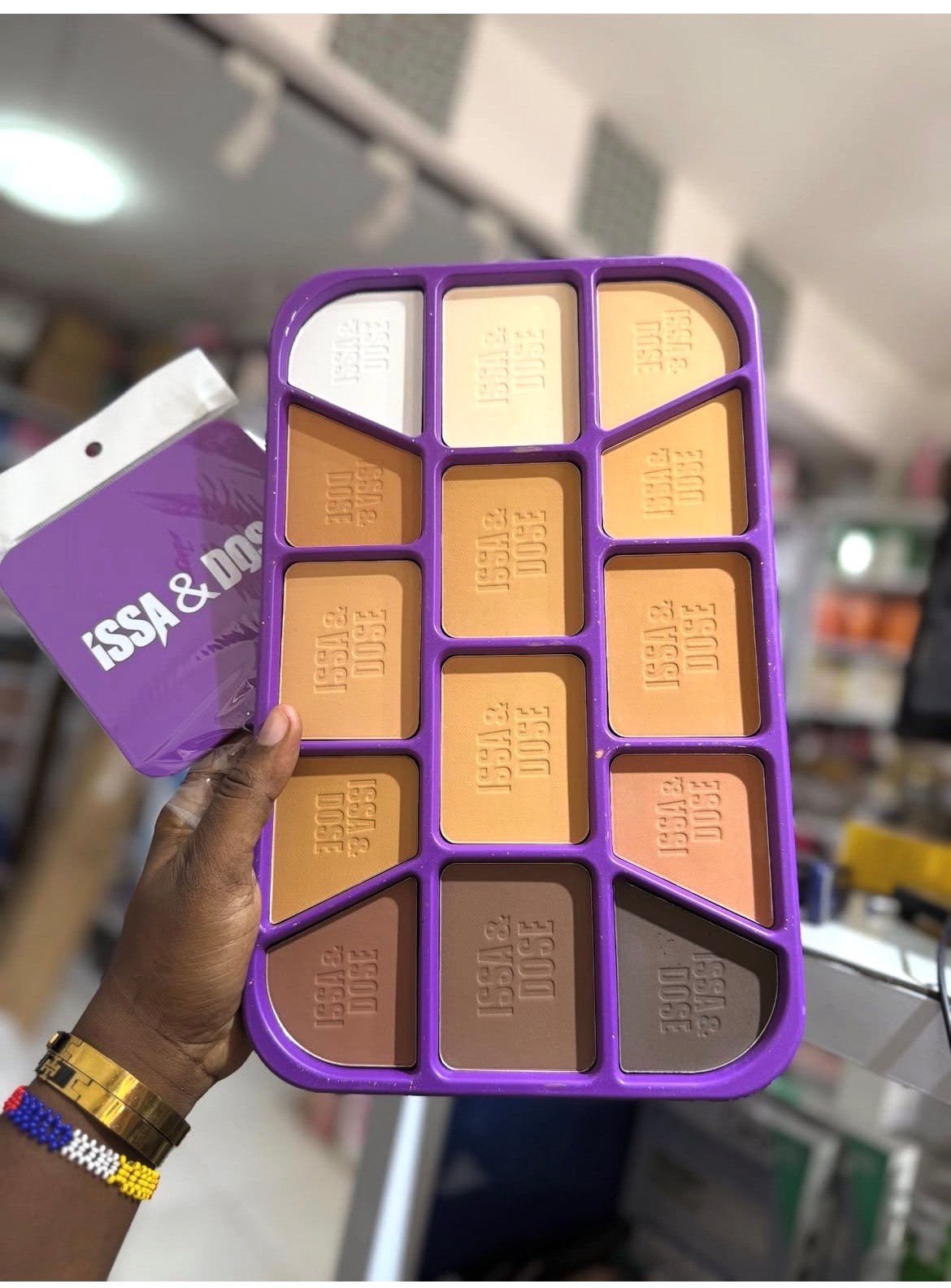 Issa and dose powder pallet big A 