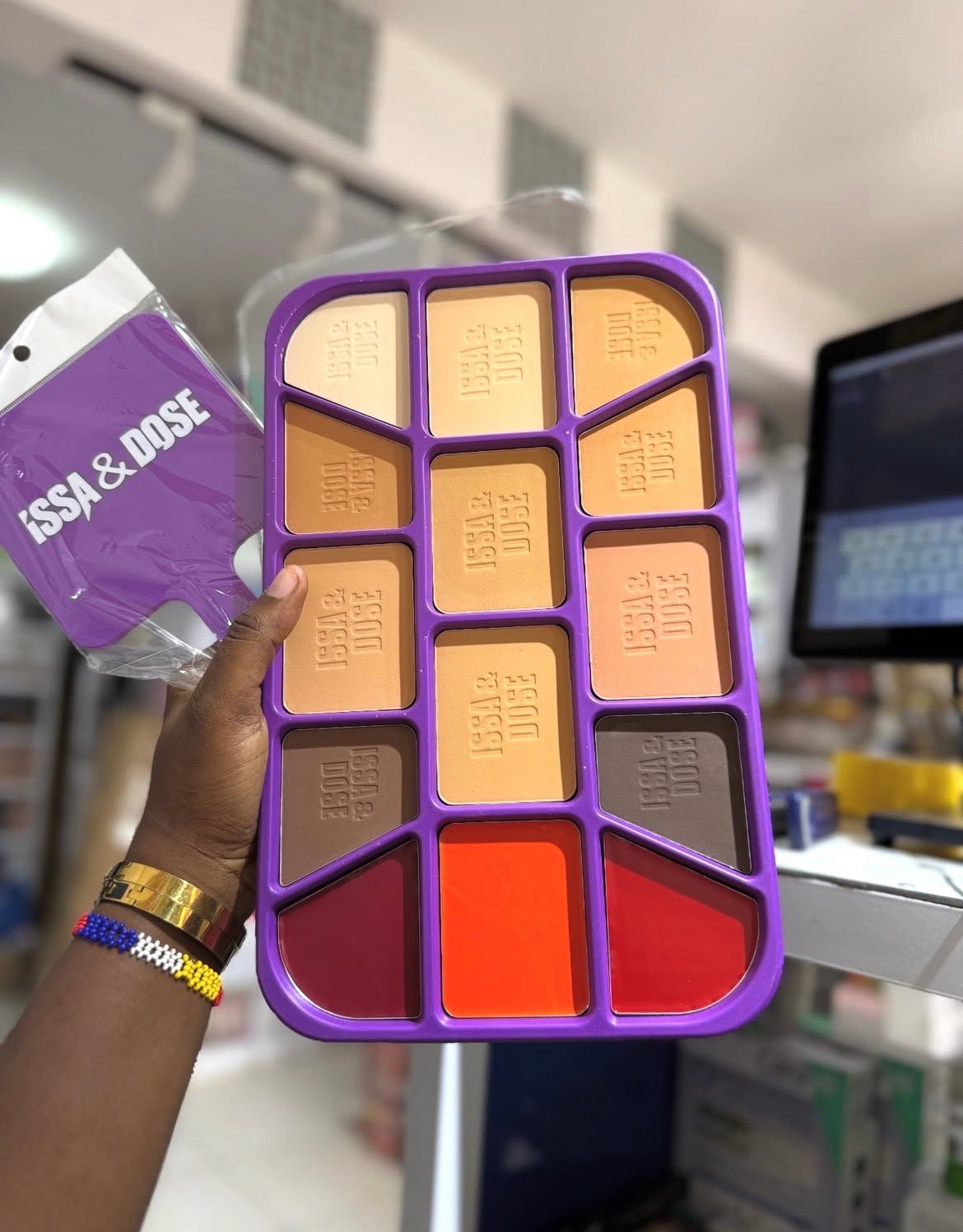 Issa and dose powder pallet 2 
