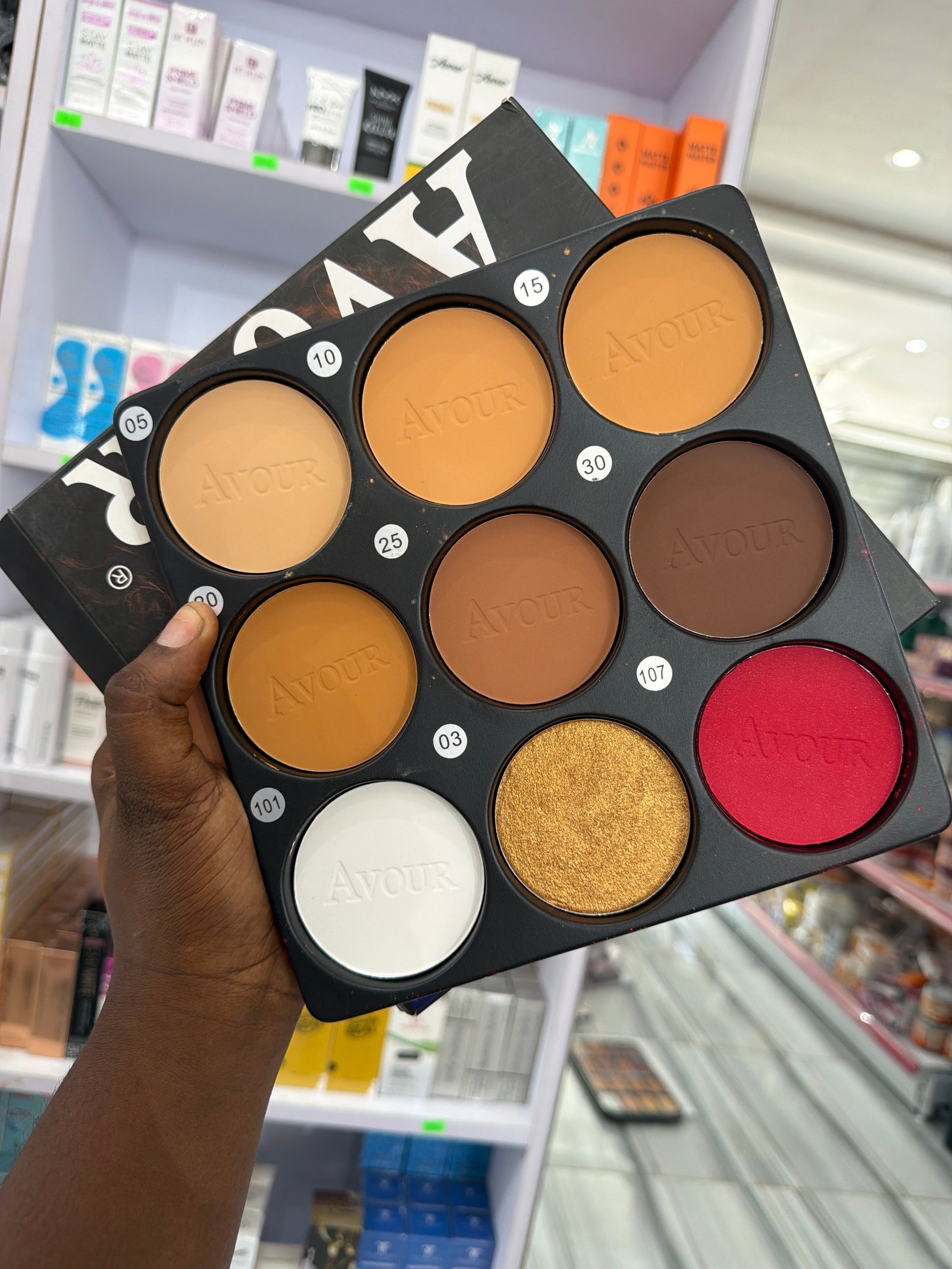 Avour powder pallet with blush 