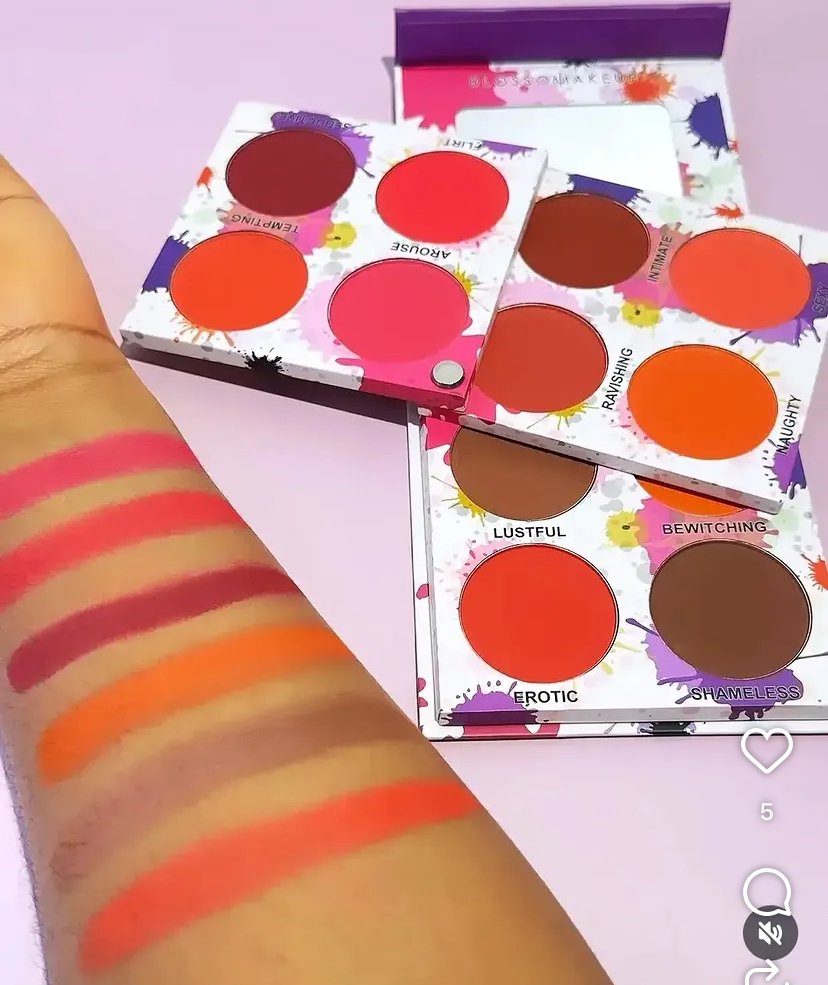 Blossom shy girl blush pallet 