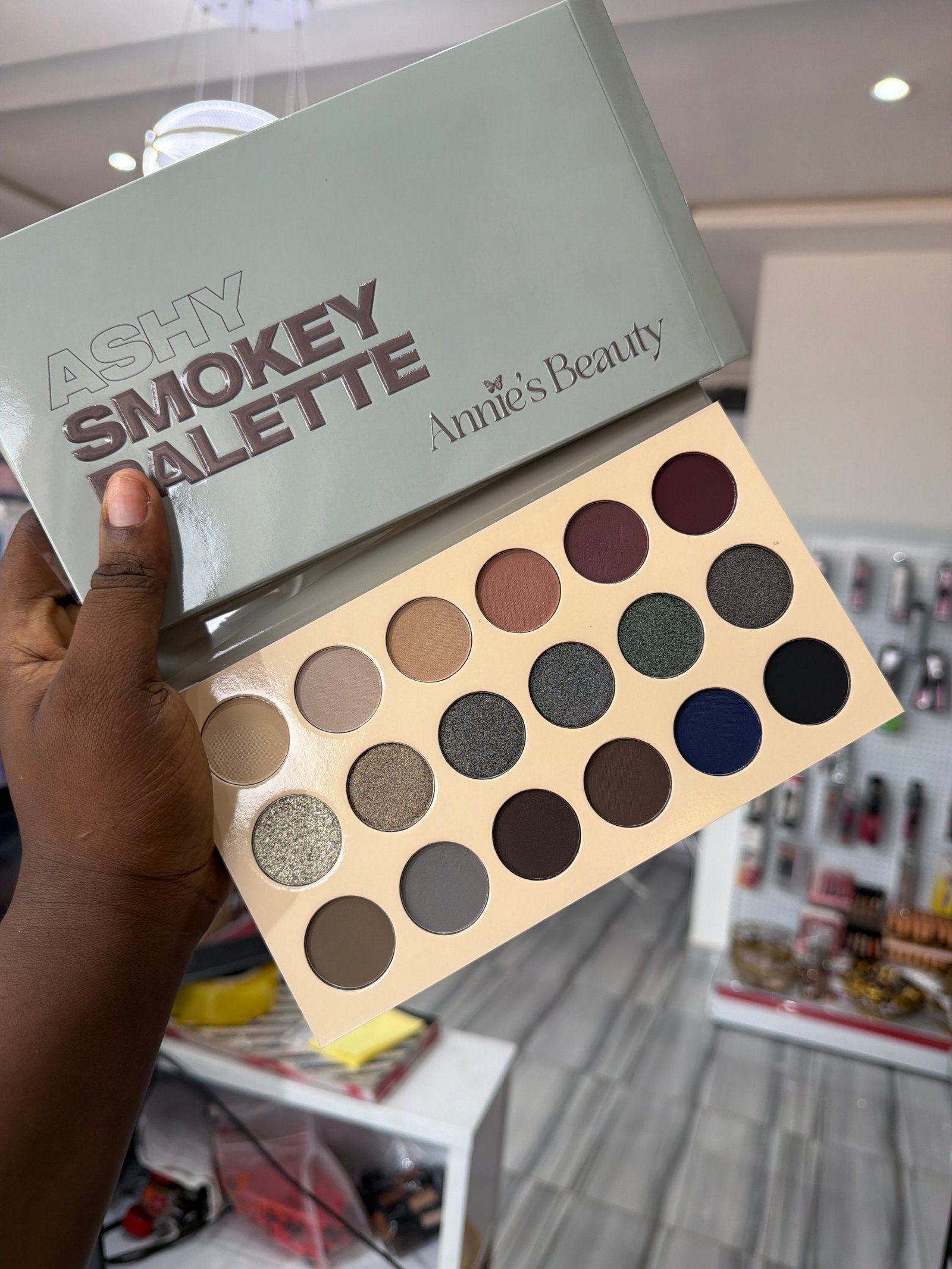 Annie’s beauty smoky pallet 
