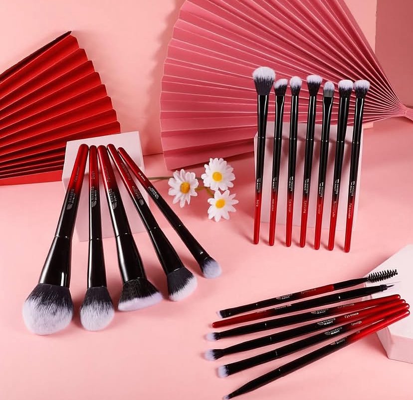 Shaded beauty brushes 