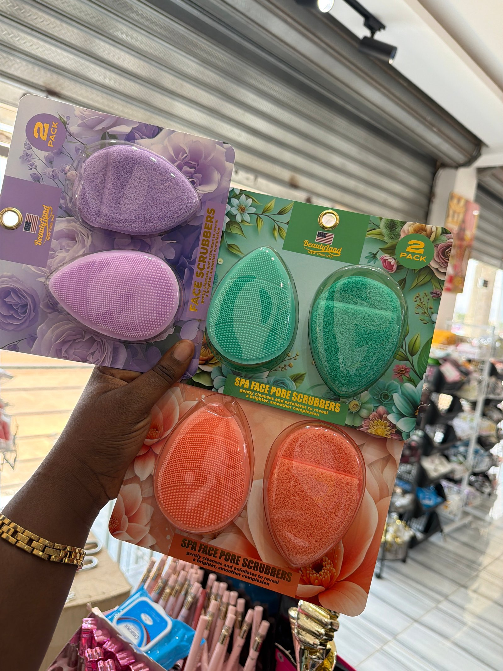 Face scrubbers 