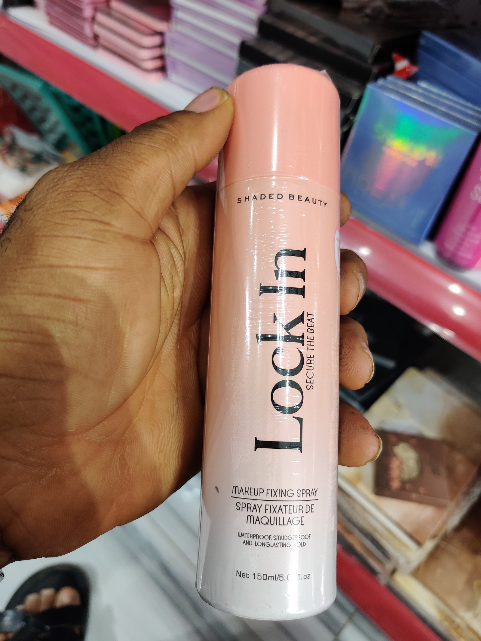 Shaded beauty lock in spray