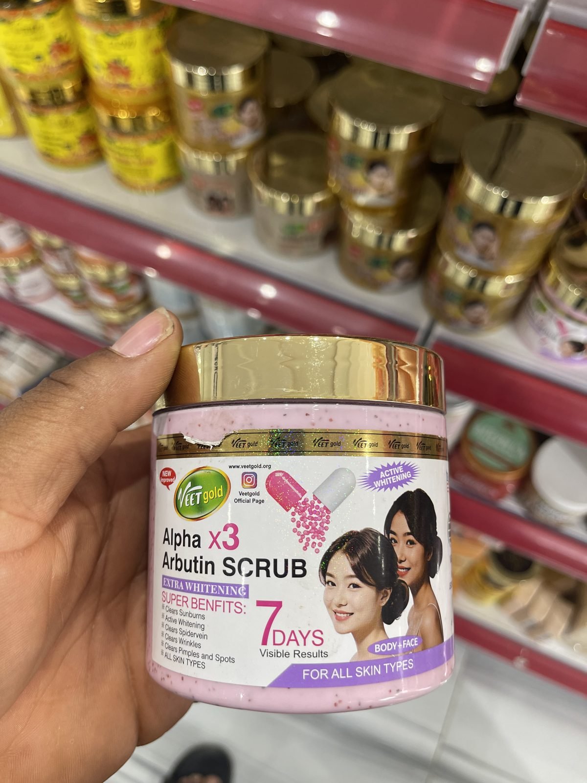 Veet Gold Alpha X3 Arbutin Scrub - Extra Whitening, 7 Days Visible Results