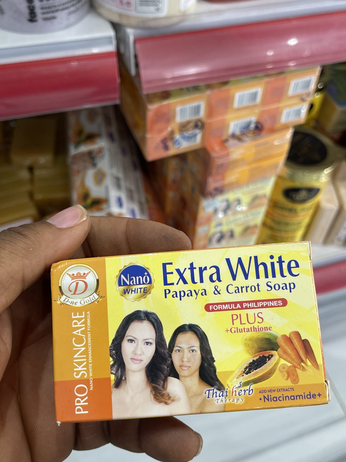 D-ne Gold Nano White Extra White Papaya & Carrot Soap
