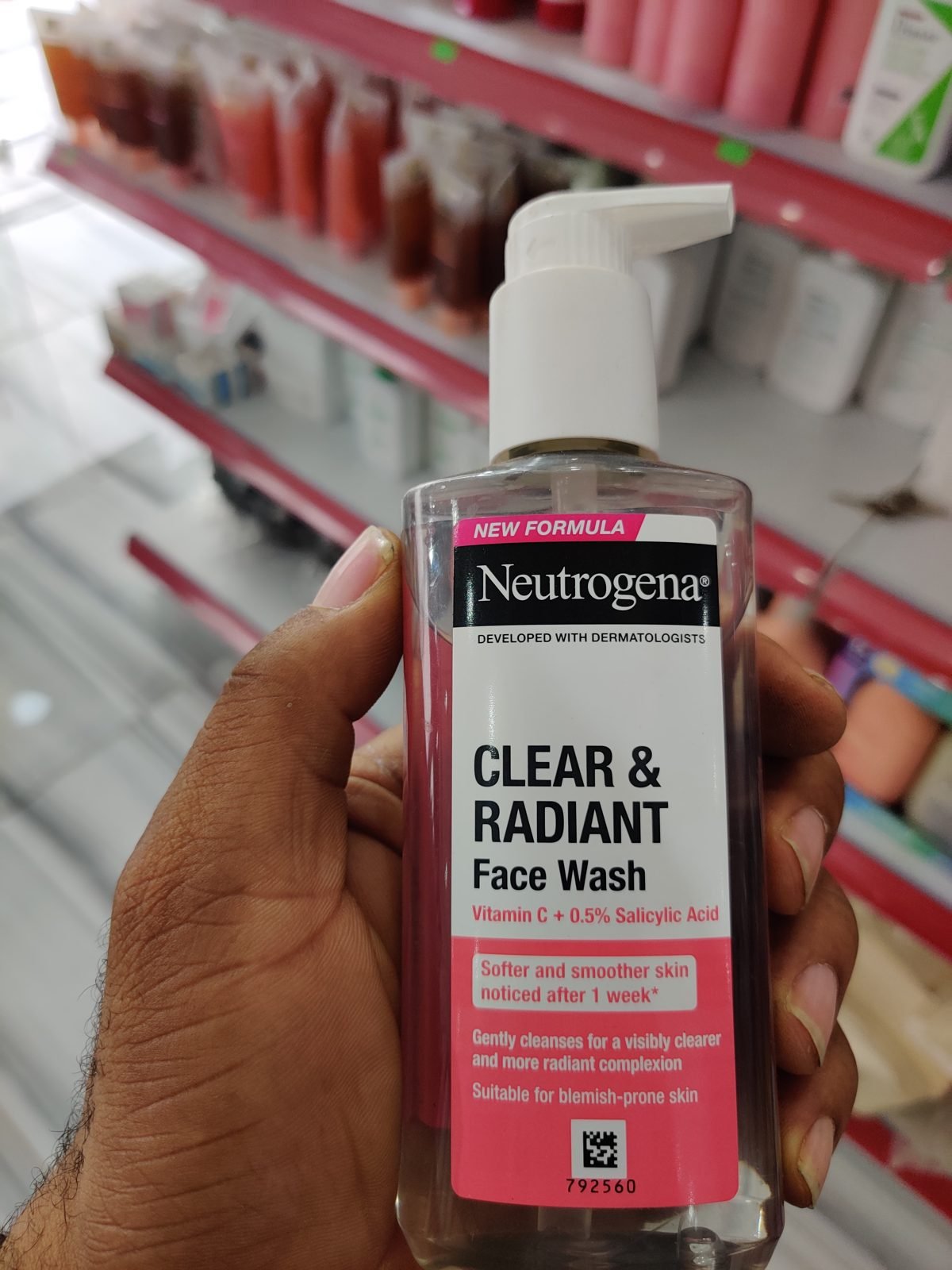 Neutrogena Clear & Radiant Face Wash, Vitamin C + 0.5% Salicylic Acid, New Formula