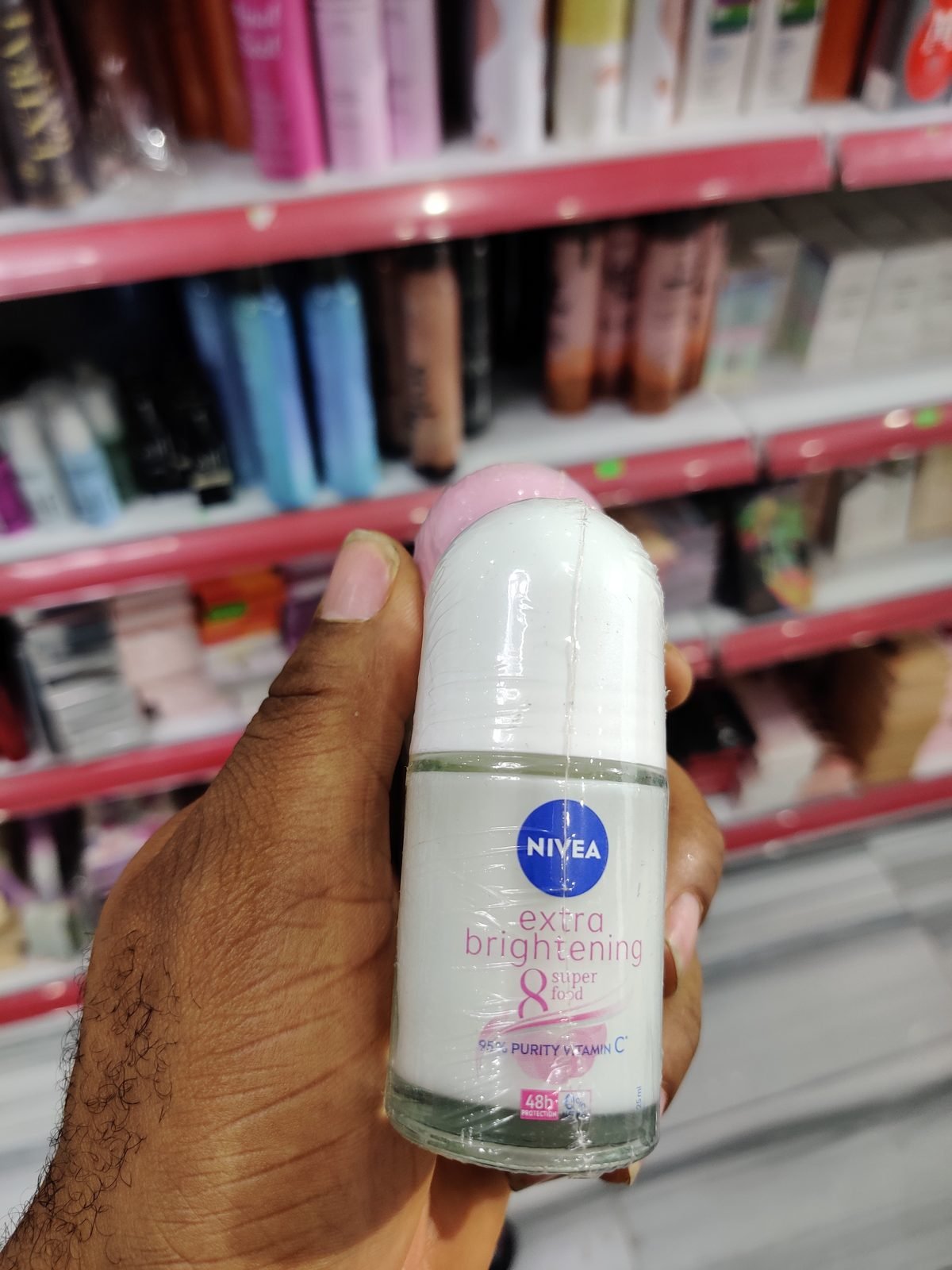 Nivea Extra Brightening 8 Super Food, 95% Purity Vitamin C, 48h Protection roll-on 25 ml